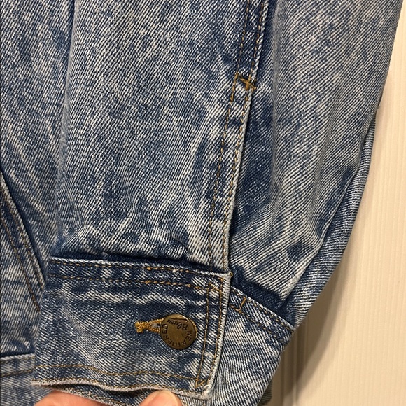 Weathered Blues Vgt acid Jean jacket. 80’s-90’s. Small but oversized. - Picture 4 of 9